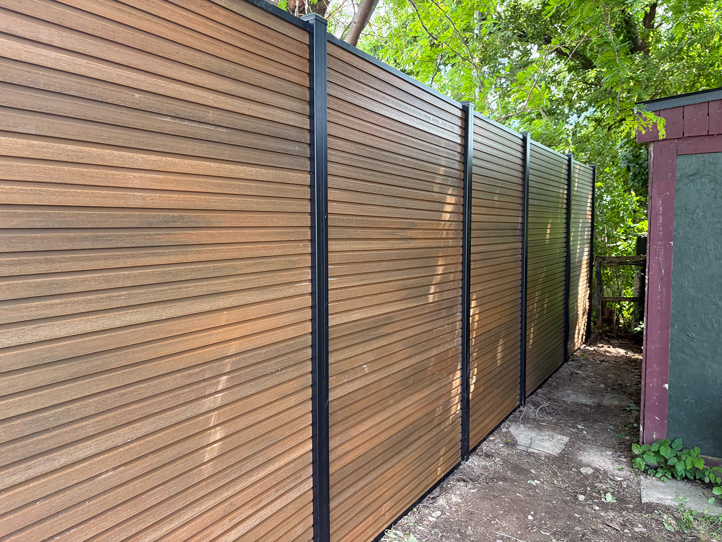 Composite privacy fence installation in Grand Montréal — Natural Brown